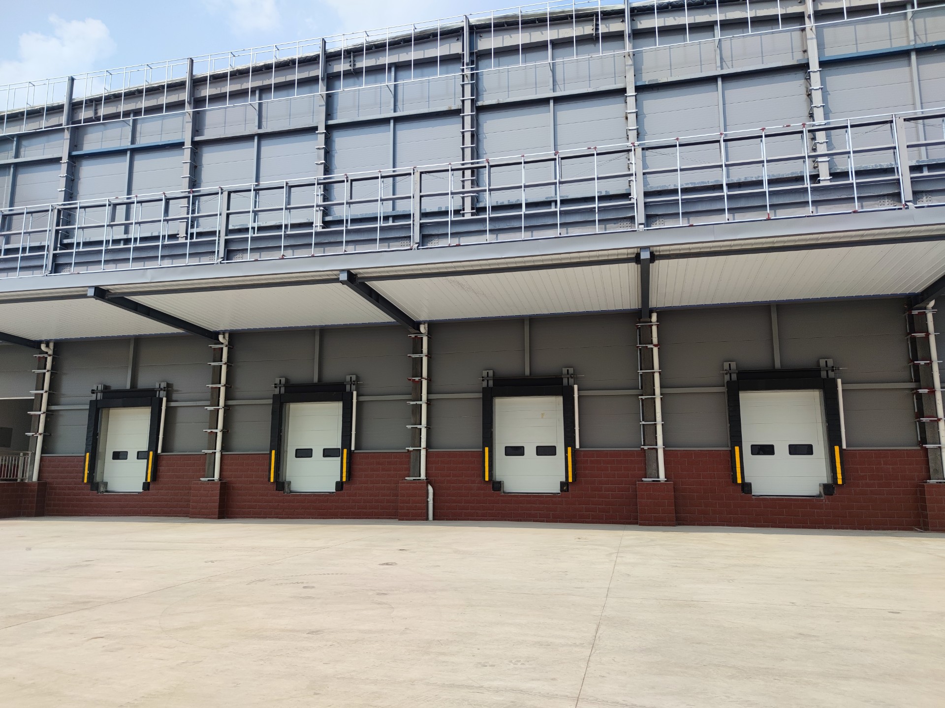 TB体育门业装卸货平台设备助力泰森食品南通新工厂